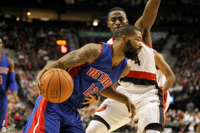 马刺继续低迷,莫里斯不满队友态度宣泄不满的简单介绍 马刺继续低迷,莫里斯不满队友态度宣泄不满的简单介绍