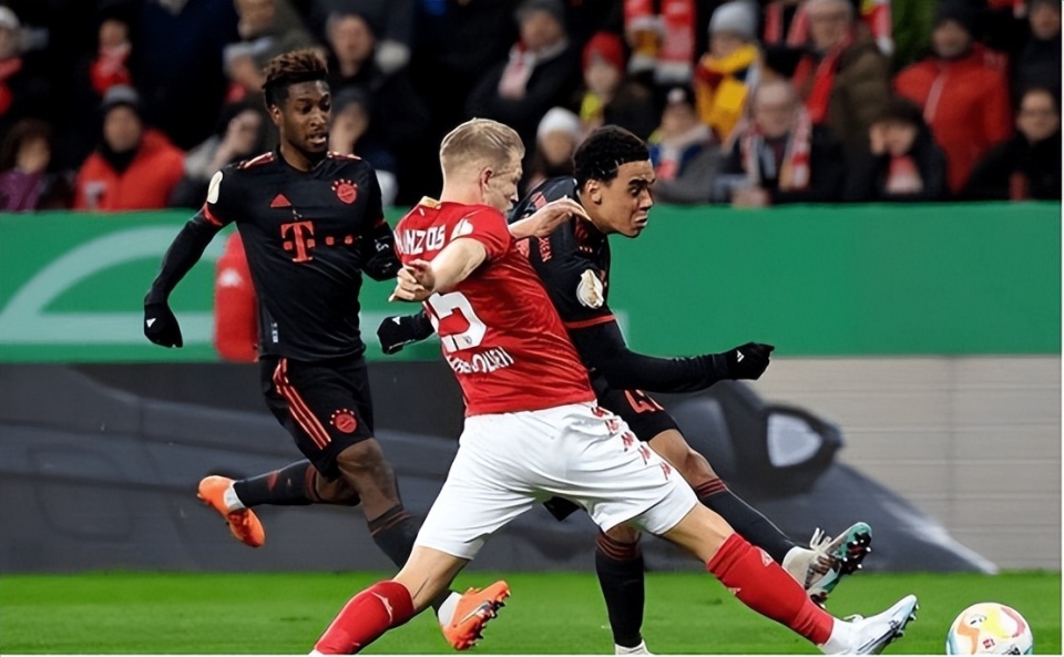 拜仁压制对手，主场稳操胜券(拜仁压制对手,主场稳操胜券是什么)