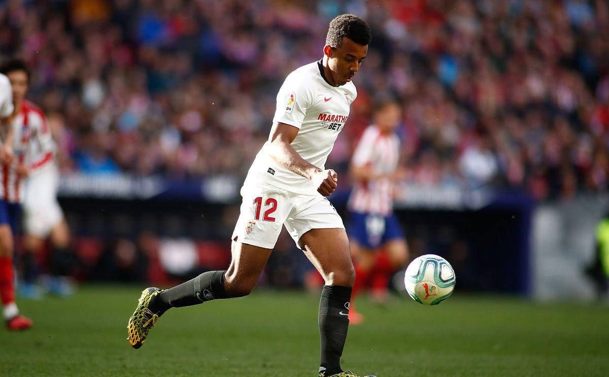 包含塞维利亚客场不敌对手，遭遇一场失利的词条