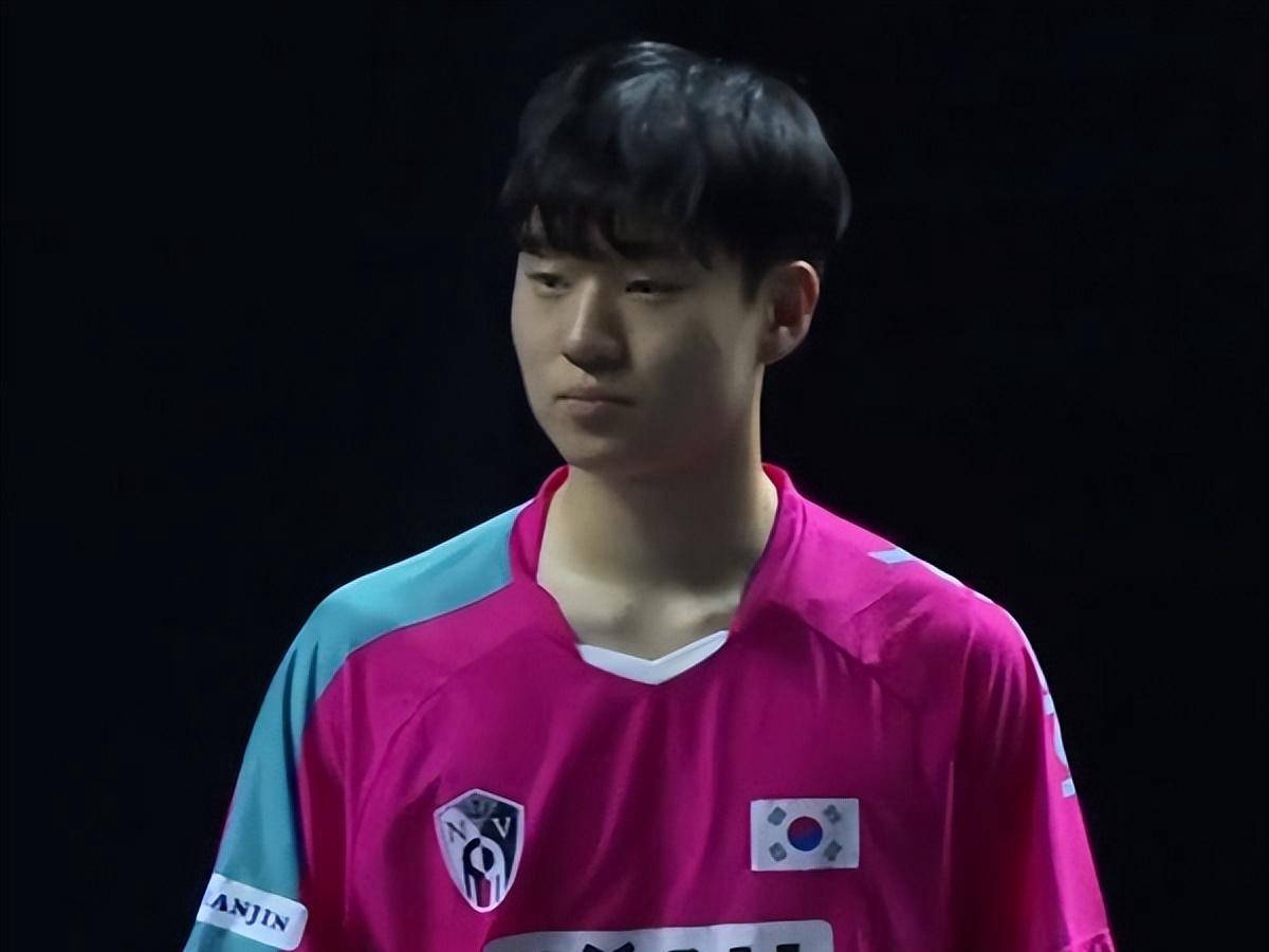 韩国选手喜获最佳球员奖