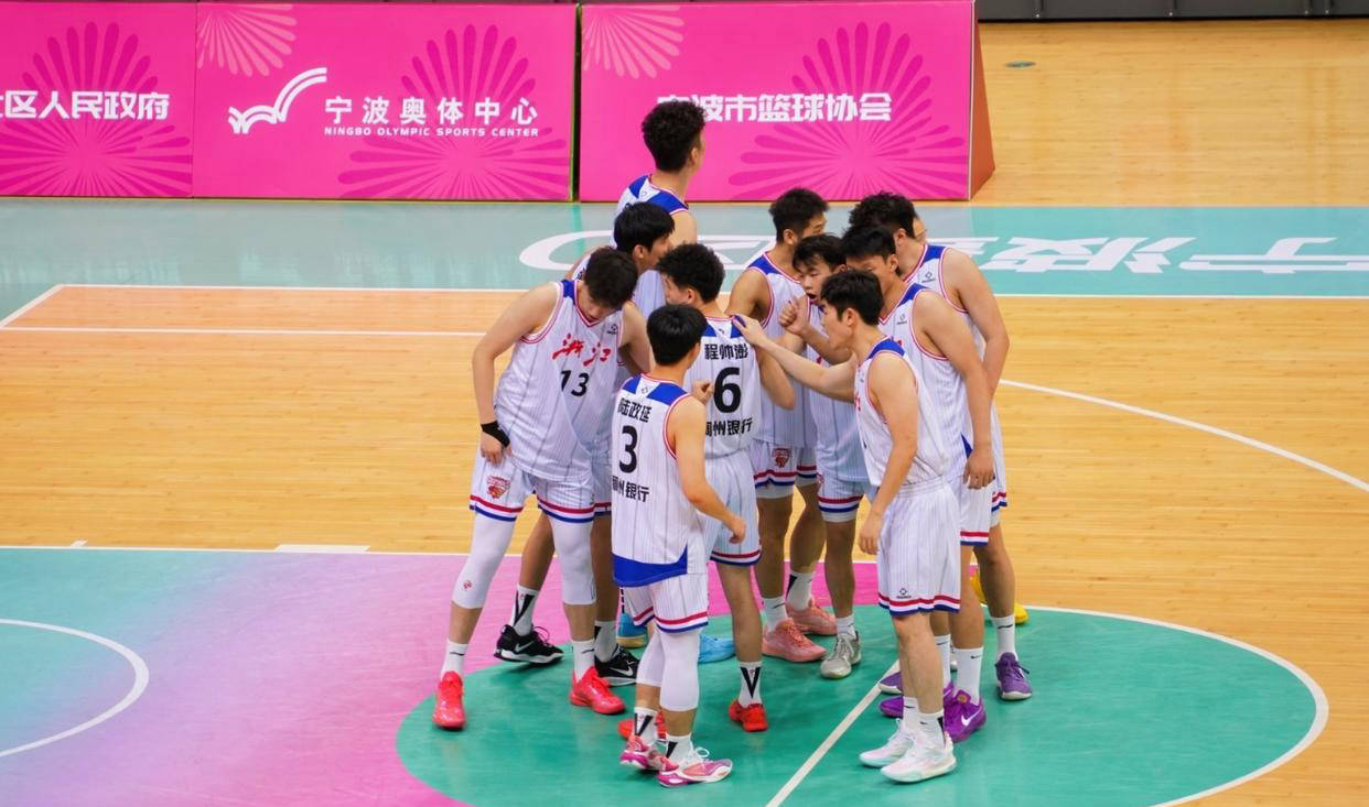 aoa体育馆-包含热门球队遭遇黑马反击，如何拨云见日？的词条