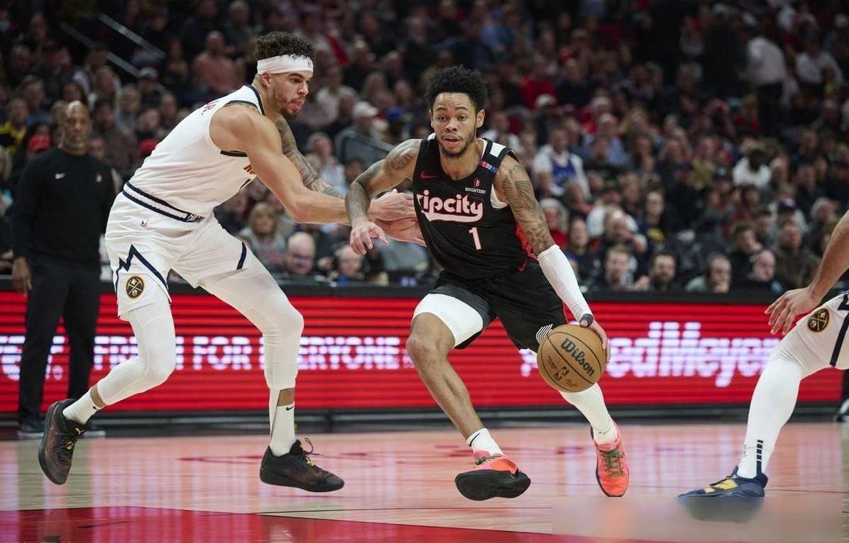 包含西班牙篮球巨星西蒙斯在比赛中疑似受伤,球队状态备受质疑!的词条 包含西班牙篮球巨星西蒙斯在比赛中疑似受伤,球队状态备受质疑!的词条