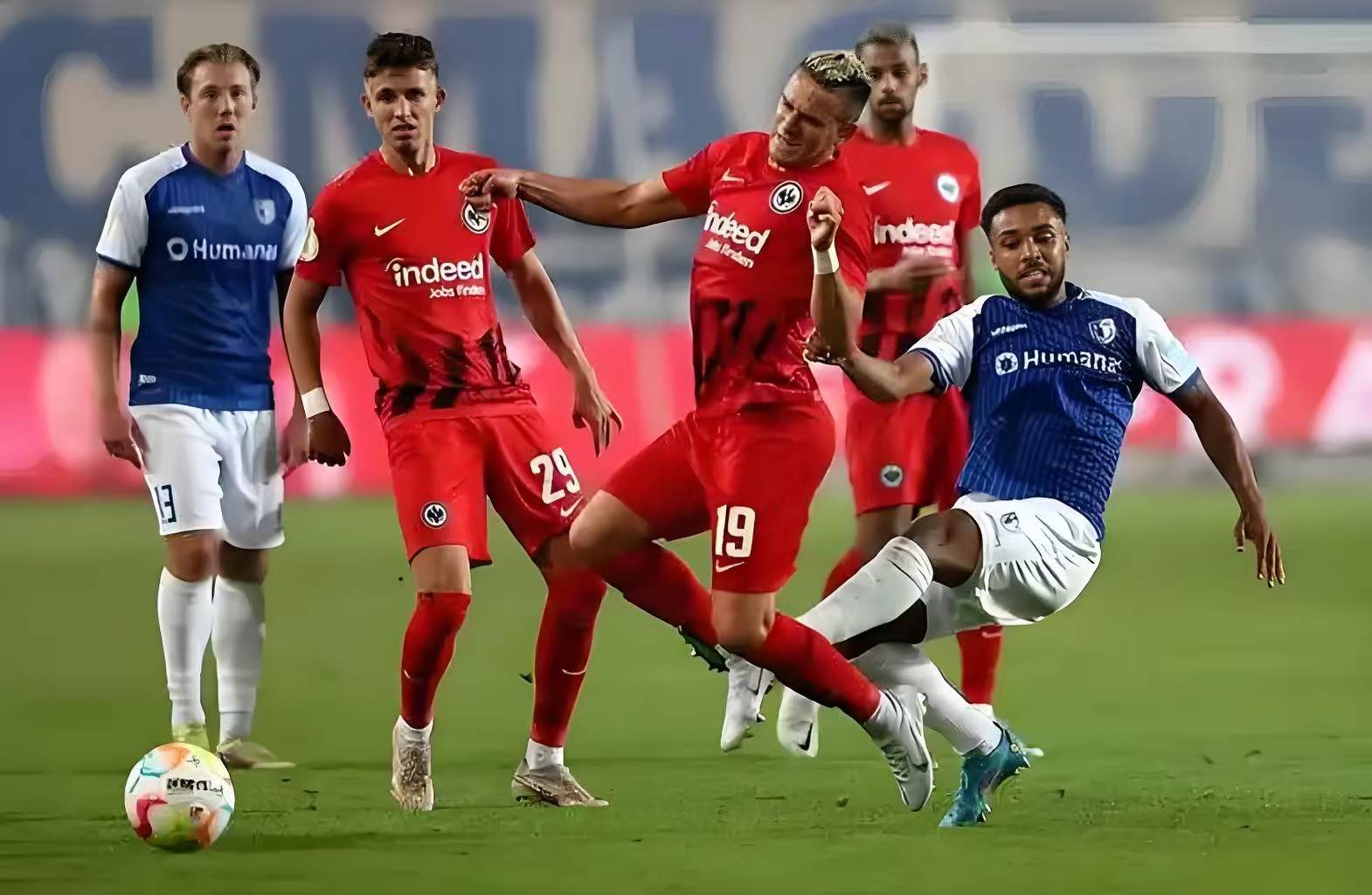 关于PSV埃因霍温客场告捷,荷甲劲旅登顶榜单的信息 关于PSV埃因霍温客场告捷,荷甲劲旅登顶榜单的信息