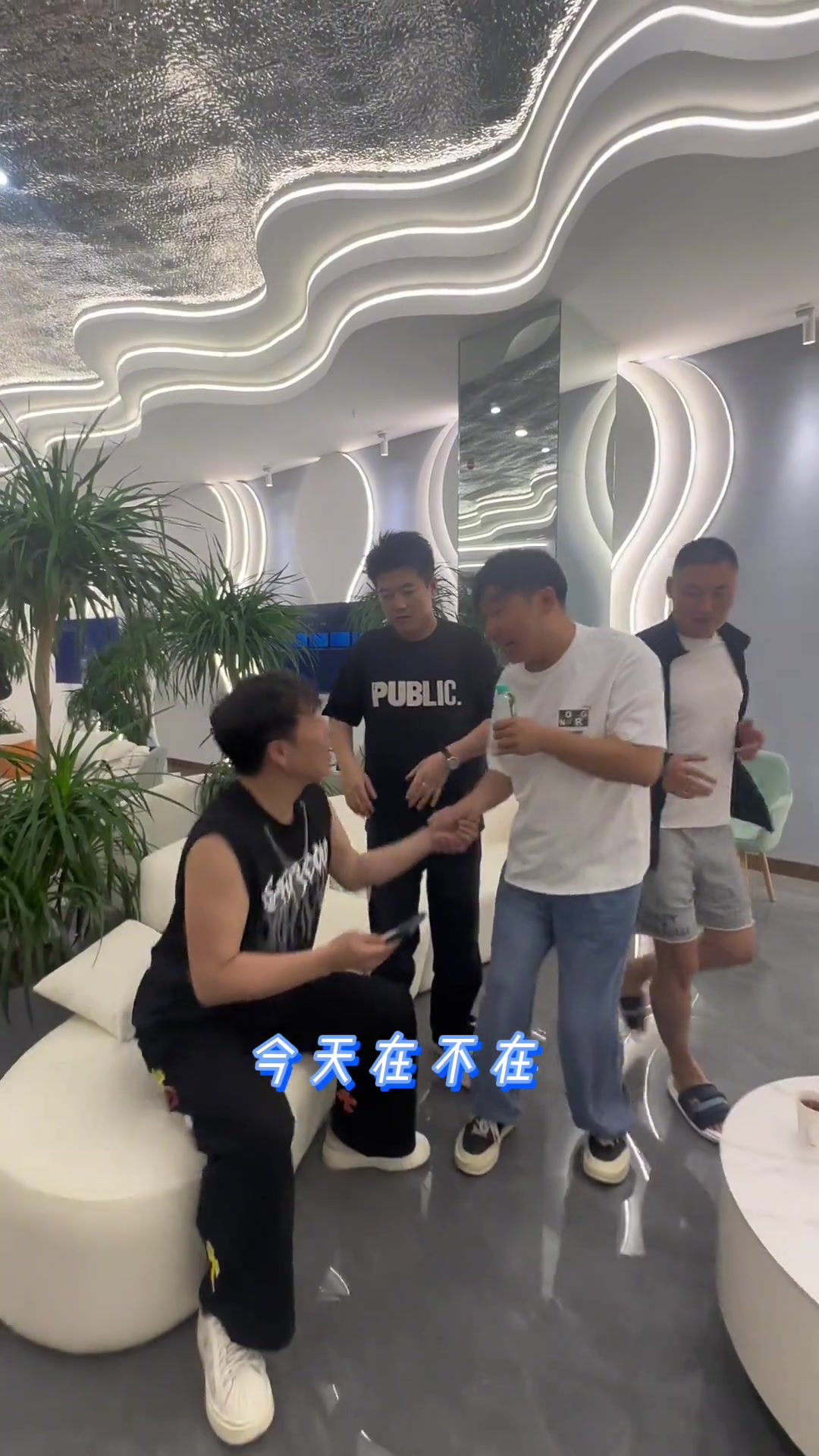 才艺展现得淋漓尽致,观众赞不绝口 才艺展现得淋漓尽致,观众赞不绝口