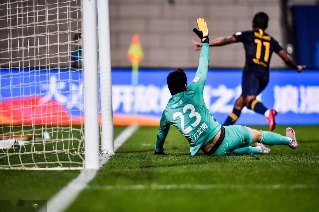 深圳佳兆业防线失守,惨遭对手零封的简单介绍 深圳佳兆业防线失守,惨遭对手零封的简单介绍