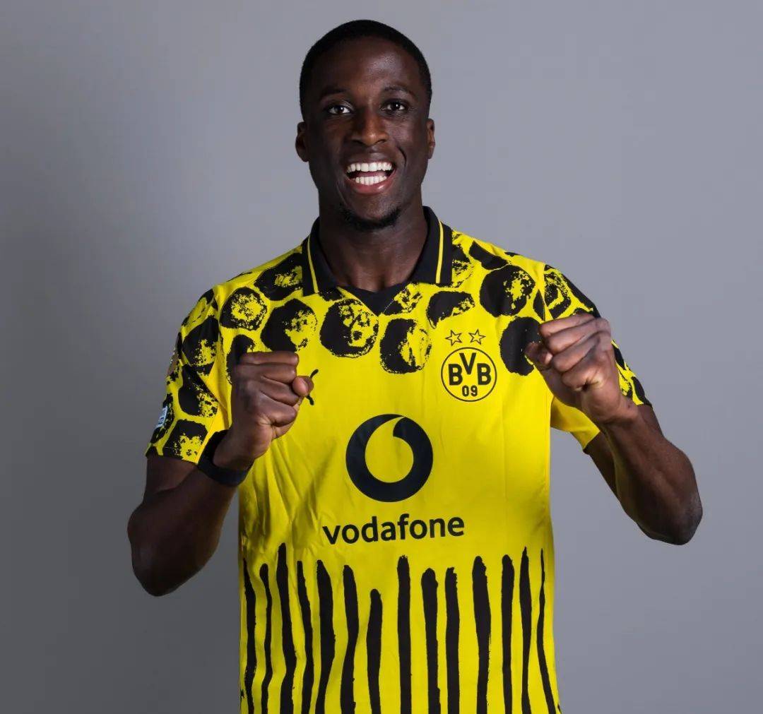 aoa体育培训-个人荣誉：多特蒙德新星当选最佳球员，令人期待未来表现的简单介绍