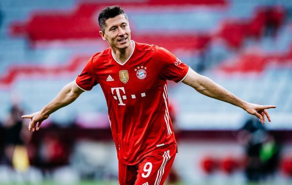 aoa体育-关于弗赖堡球迷迎来胜利，心情大好的信息