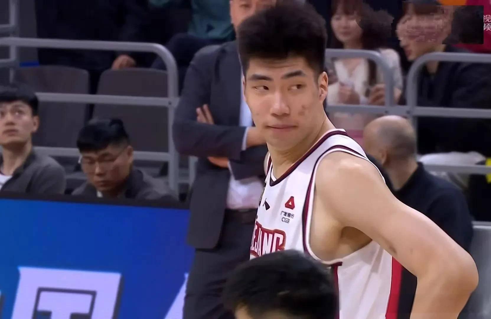 aoa体育娱乐-比分胶着的足球对决，胜负未卜的简单介绍