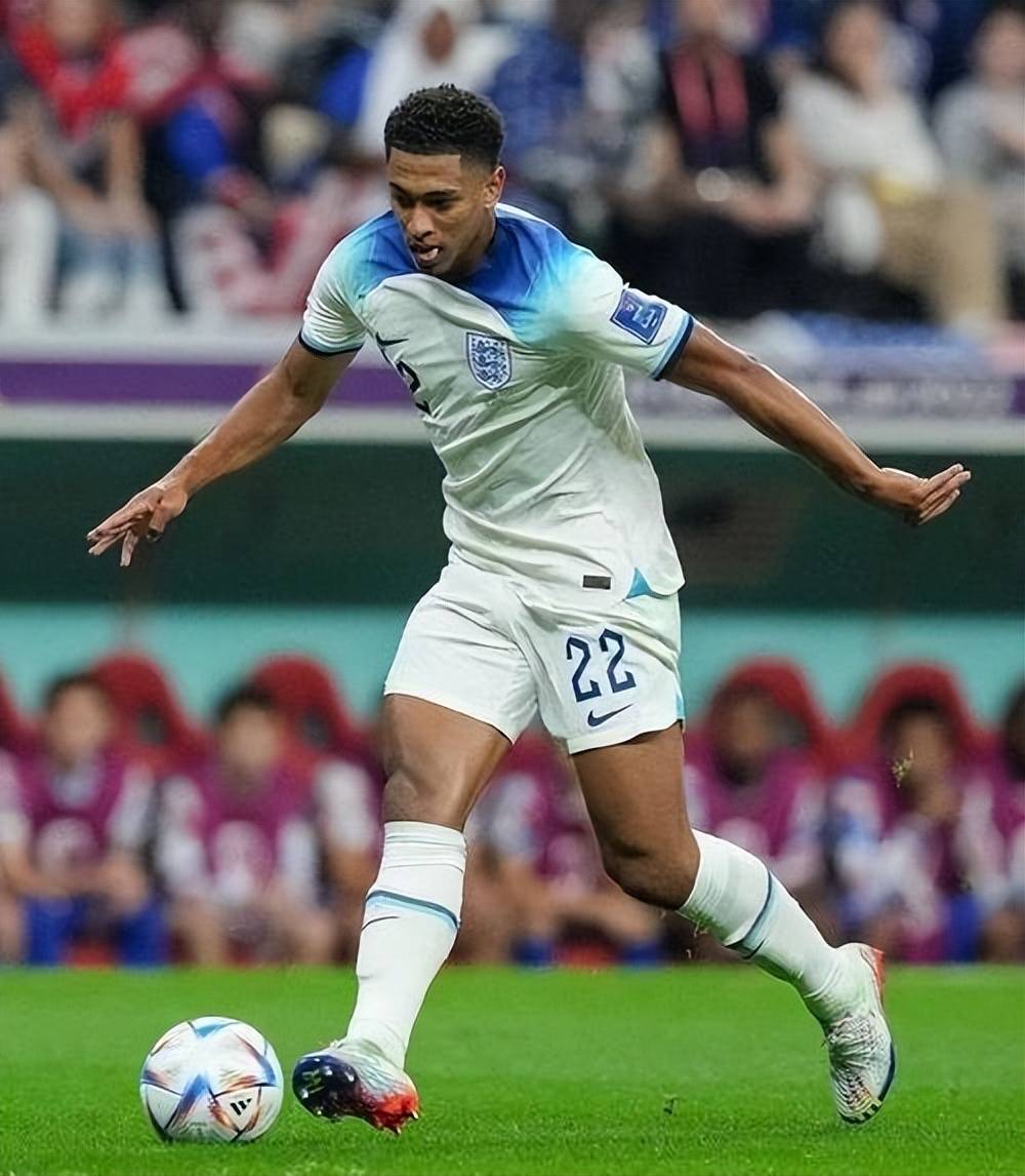 aoa体育官网-足球比赛中的惊艳一幕让人惊叹