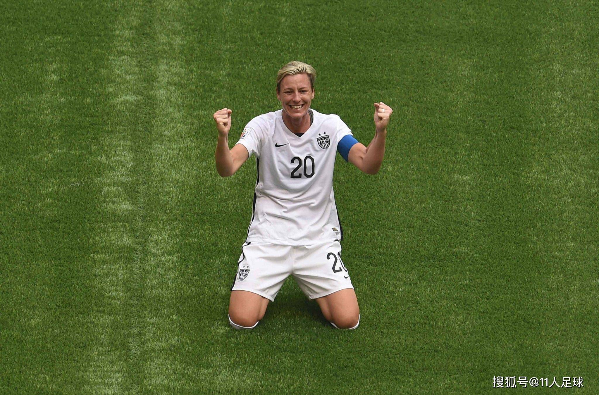 比利时女足前锋连续破门：成为国家英雄