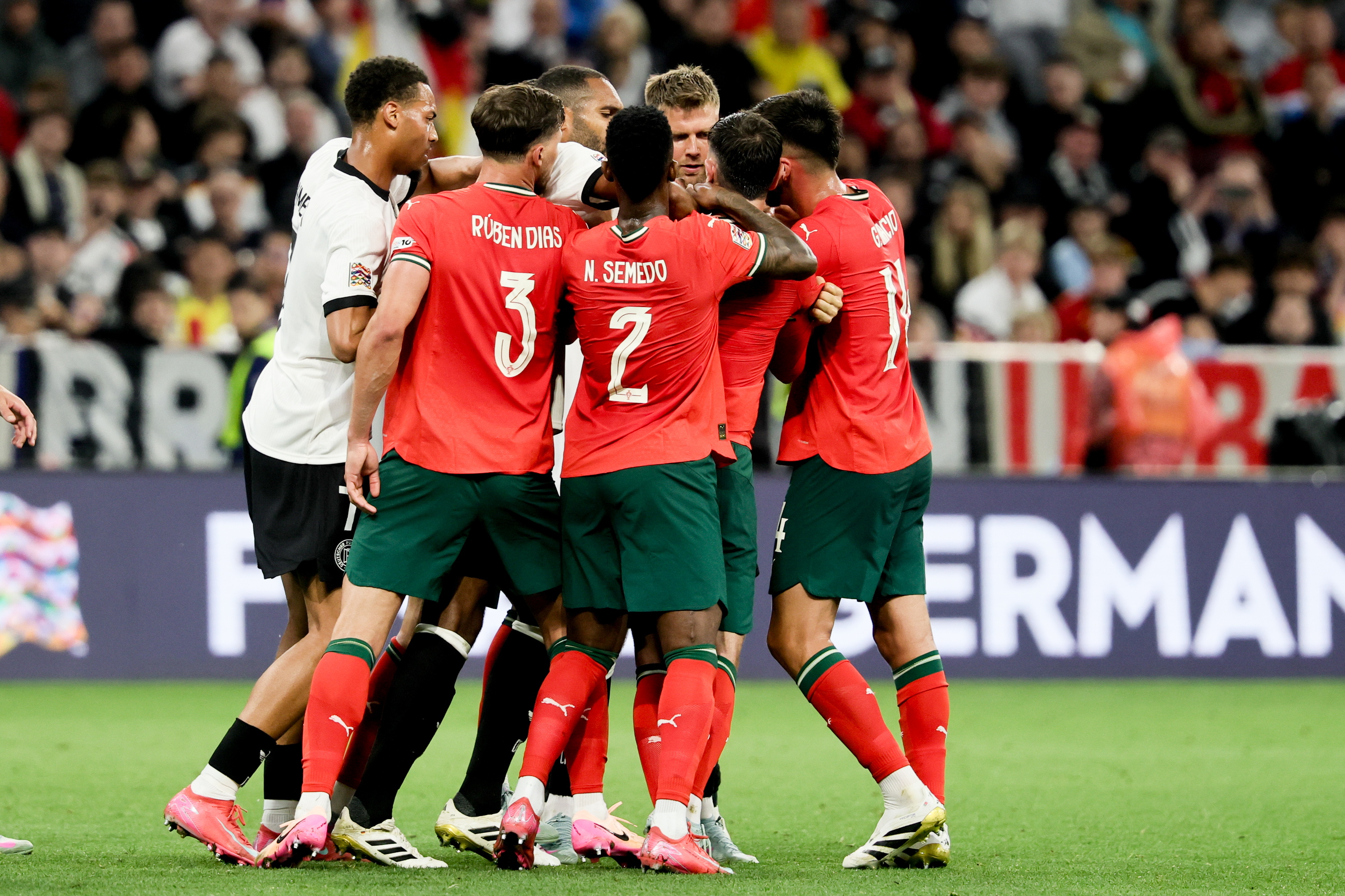 欧国联热门球队备战决赛,气势如虹 欧国联热门球队备战决赛,气势如虹