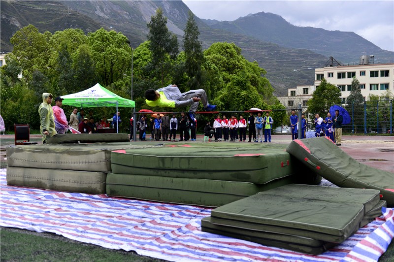 aoa体育活动-荷兰运动员高抬雄鹰，夺金在望！的简单介绍