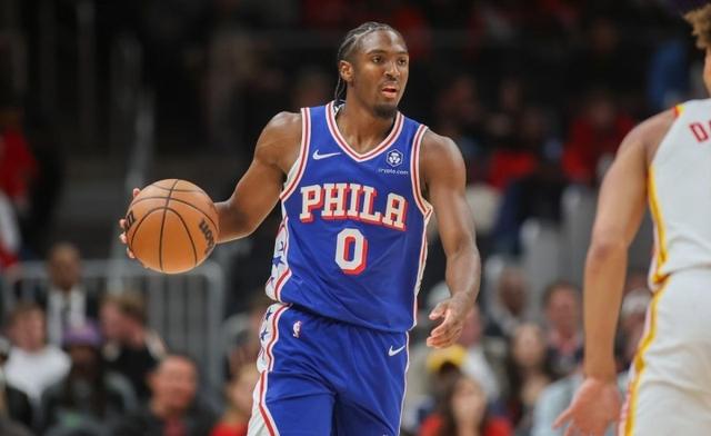 76人客场战胜老鹰,赢得比赛 76人客场战胜老鹰,赢得比赛