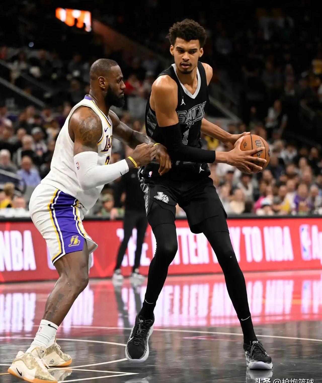 湖人击败快船，浓眉哥再度砍下30+10