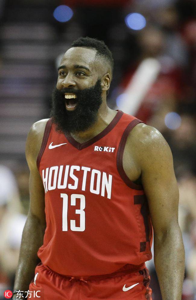 aoa体育活动-猛禽主场告负，传球失误频出致命失利