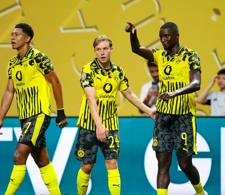 aoa体育活动-包含多特蒙德争夺胜利期待迈向胜利之路的词条